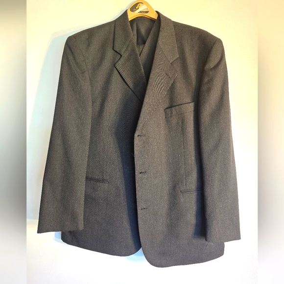 GEORGE V MEN'S THREE PIECE SUIT CHARCOAL GRAY CREATIONS SIZE SEE MEASUREMENTS